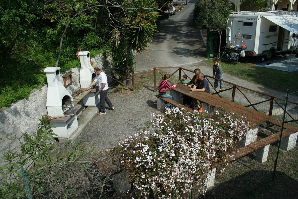 Camping Delfino อัลเบงกา ภายนอก รูปภาพ